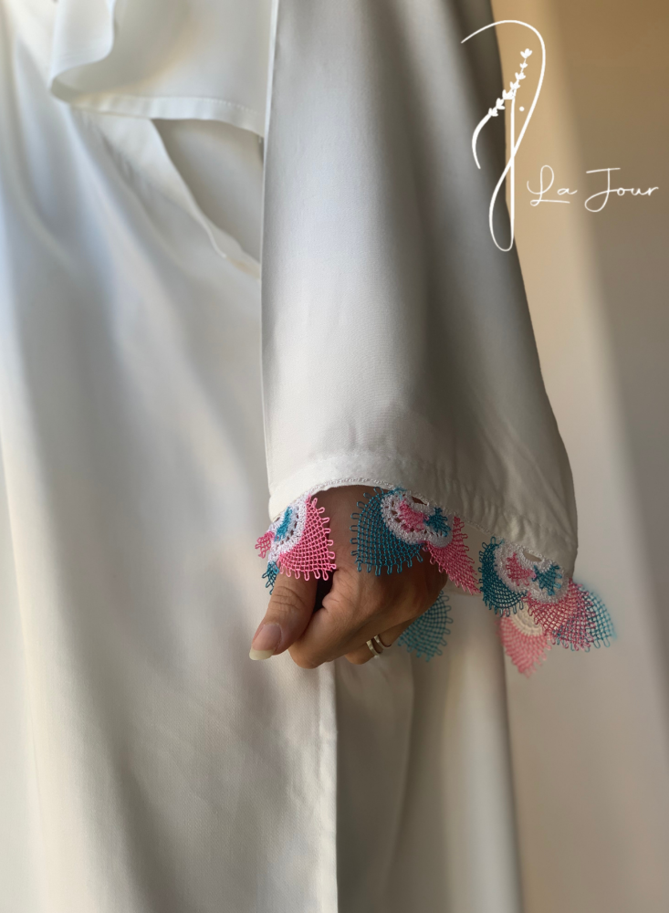 شرشف صلاة لف  أبيض اويا أزرق وفوشي
