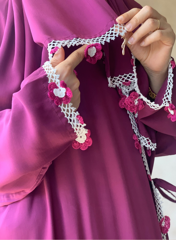 شرشف صلاة لف أحمر مزين بالكروشيه