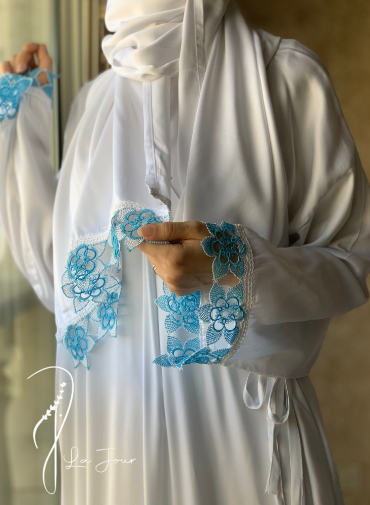 شرشف صلاة ابيض  اويا ورد ازرق