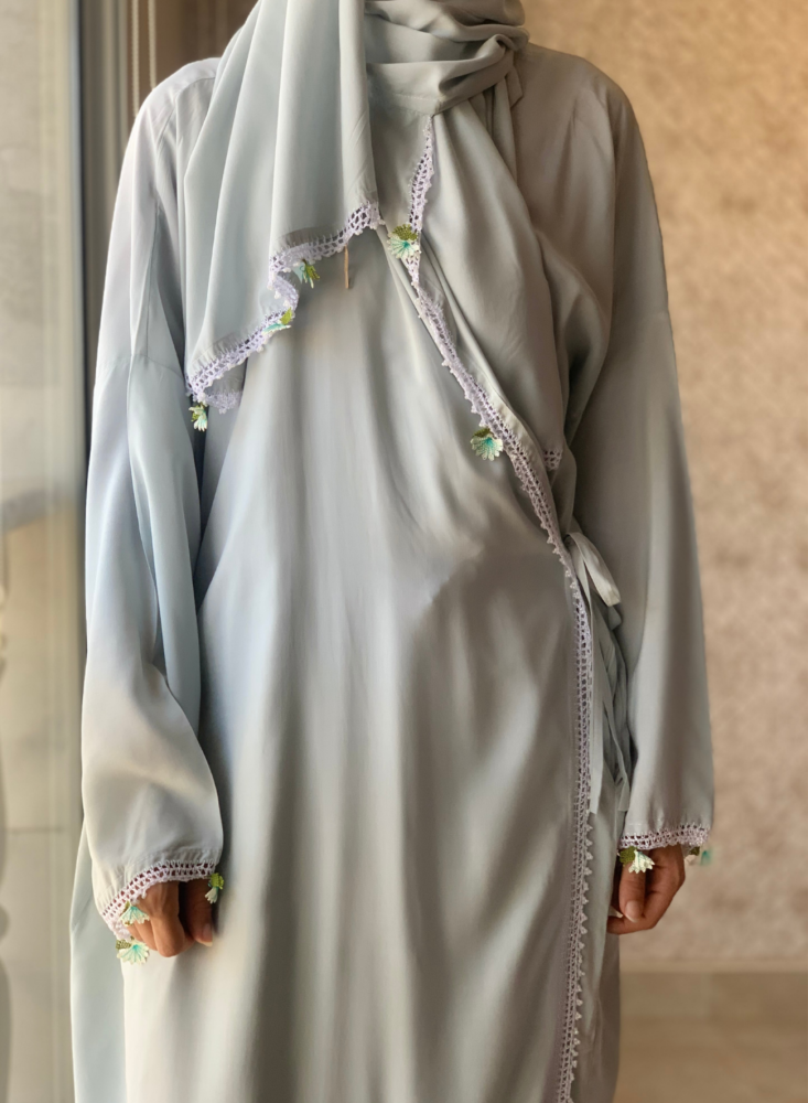 شرشف صلاة لف أخضر باستيل بالكروشيه و الورد الاويا احمر وسماوي