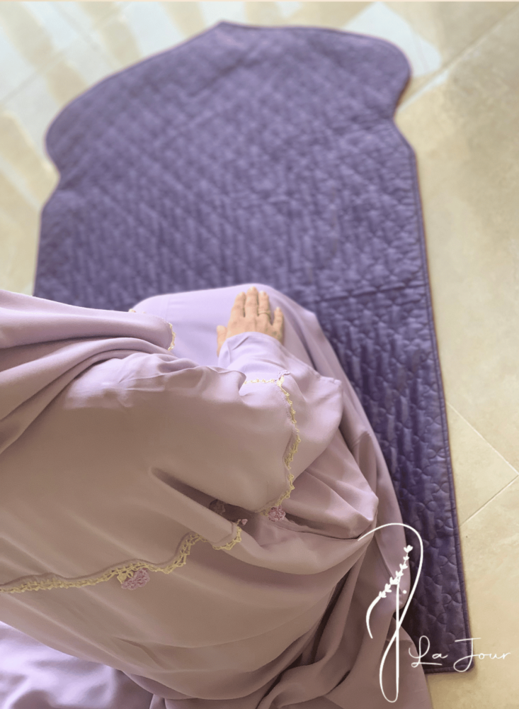 شرشف صلاة سستة موف مزين بالكروشيه حلزون يدوي