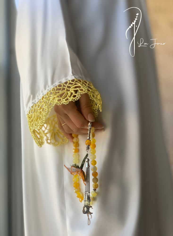 شرشف صلاة أبيض لف  اويا أصفر