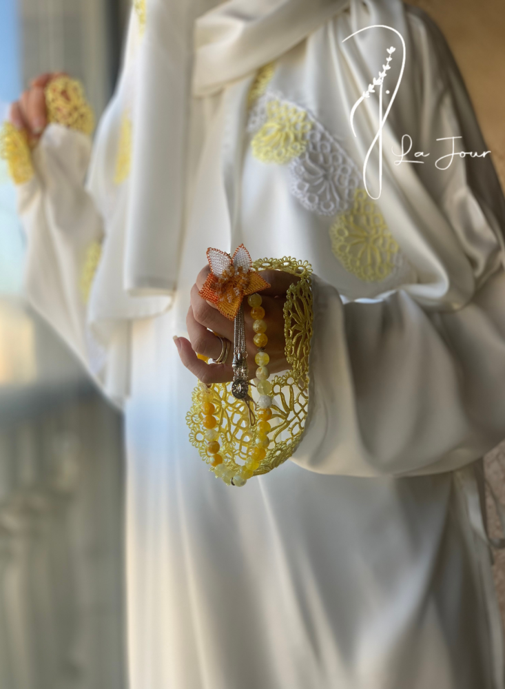 شرشف صلاة أبيض لف  اويا أصفر