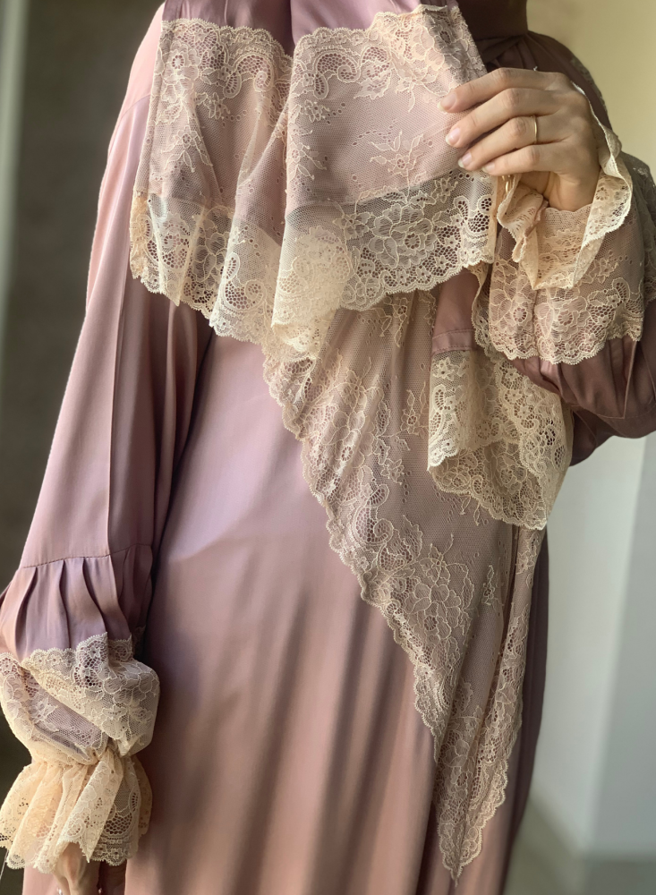 شرشف صلاة دانتيل سحاب دستي بينك  على بني