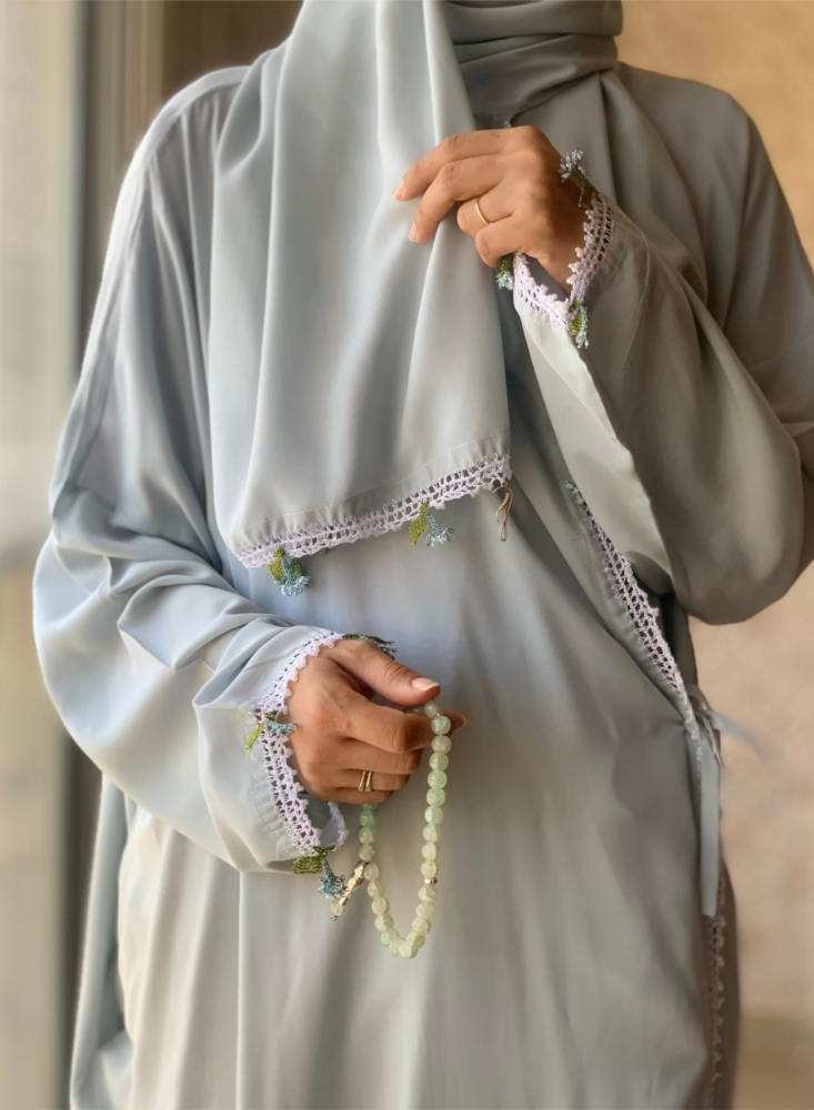 شرشف صلاة لف أخضر باستيل بالكروشيه و الورد الاويا السكري