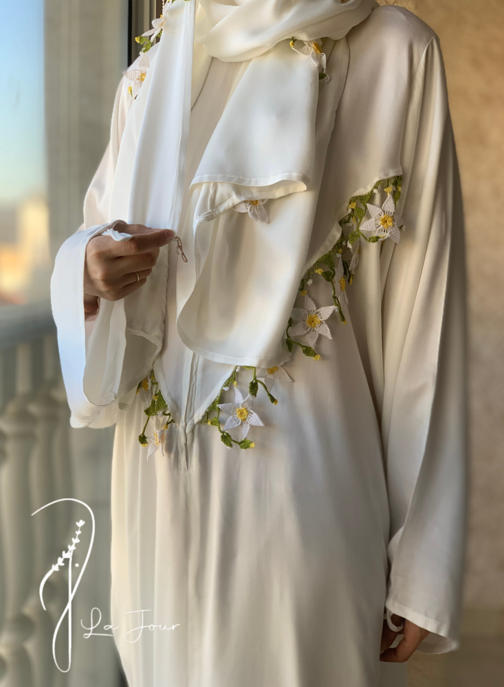 شرشف صلاة سستة سحاب  أبيض وكروشيه فاخر ورود