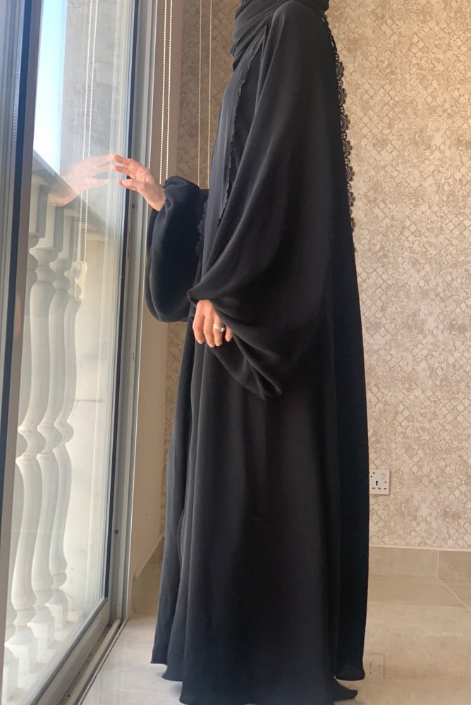 عباية كم كلوش مزين بالجبير سوداء