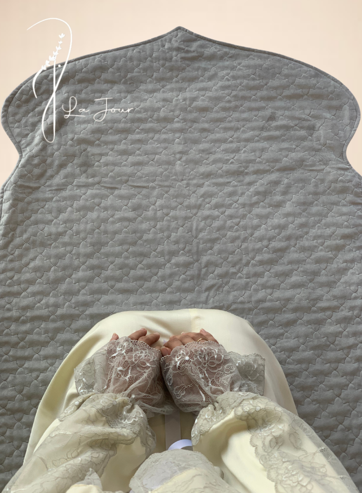 Prayer sheet with zipper, sugar lace, belt