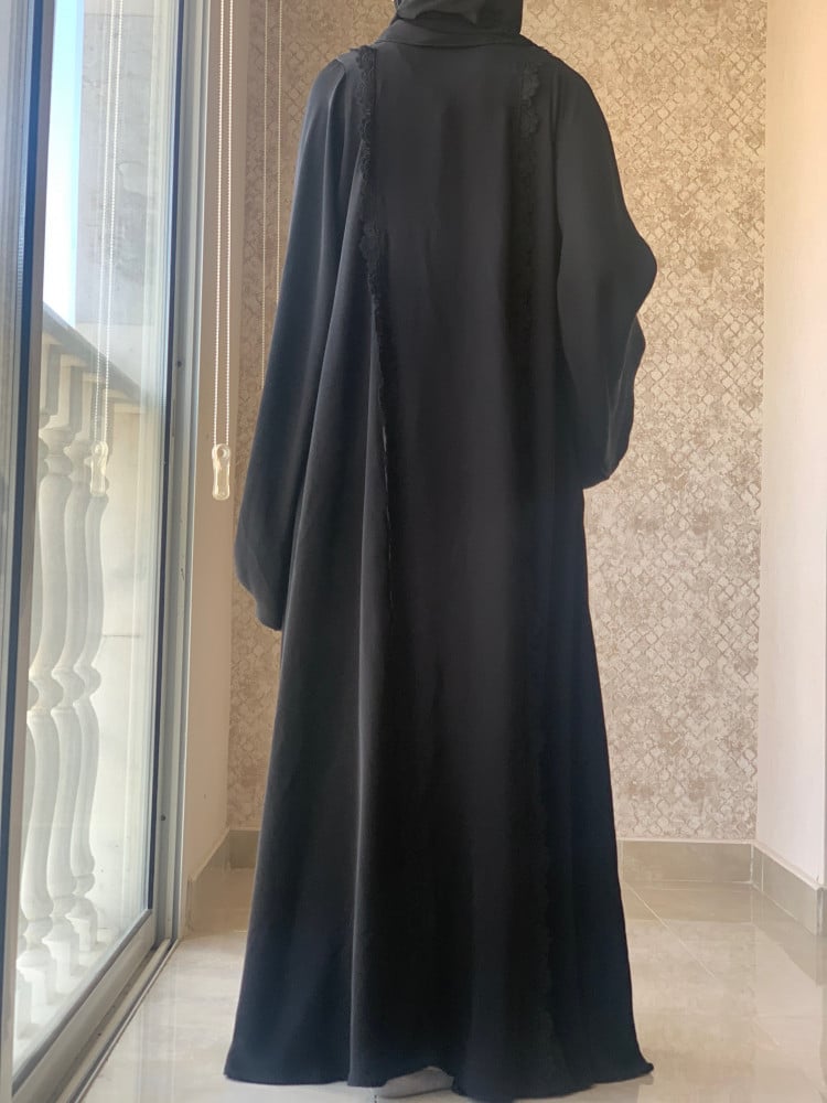 عباية كم كلوش مزين بالجبير سوداء