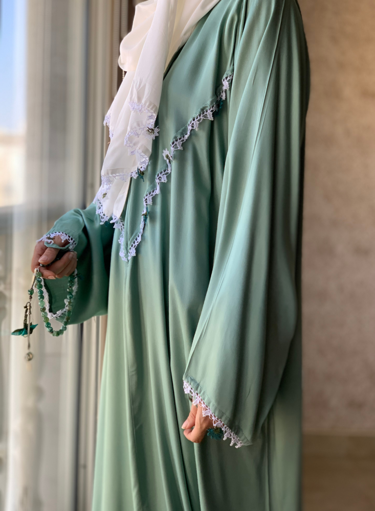 شرشف صلاة سستة أخضر مزين بالكروشيه و الورد الاويا