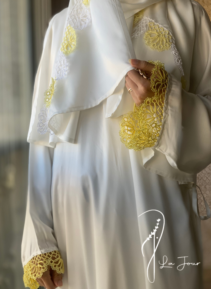 شرشف صلاة أبيض لف  اويا أصفر