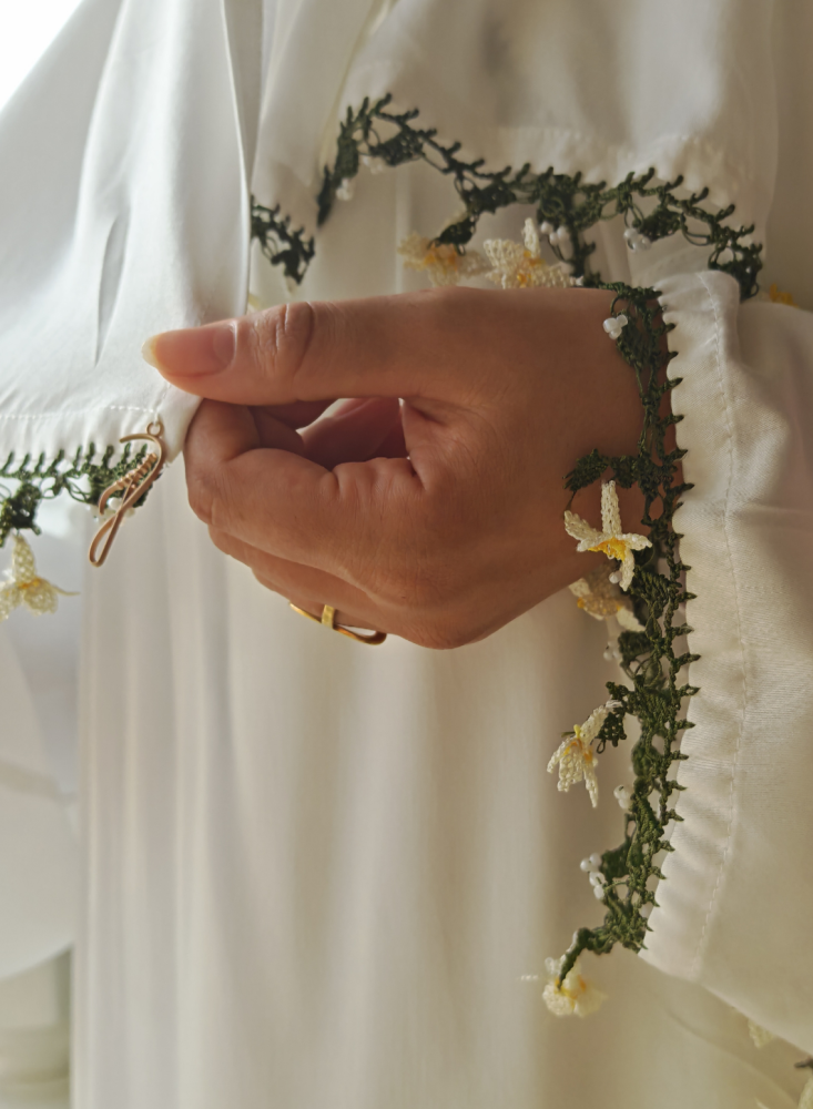 شرشف صلاة لف ستان ابيض بالورد الاويا المميز
