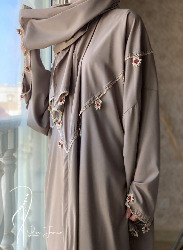 شرشف صلاة سحاب موف مزين بالكروشي يدوي