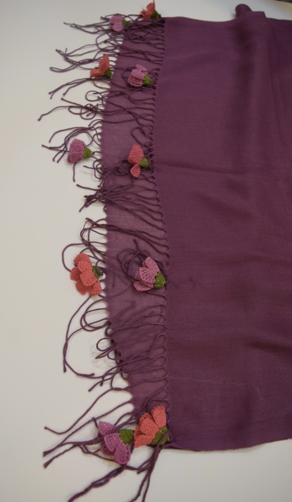 Scarf crocheted with Turkish roses, burgundy red