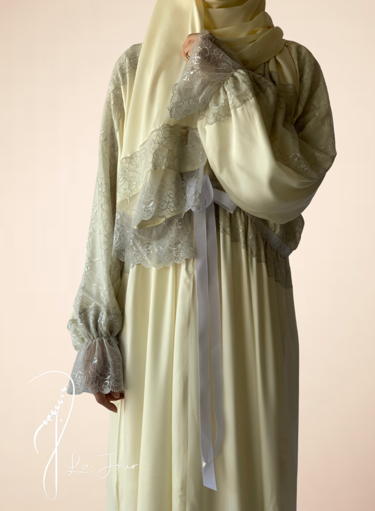 Prayer sheet with zipper, sugar lace, belt