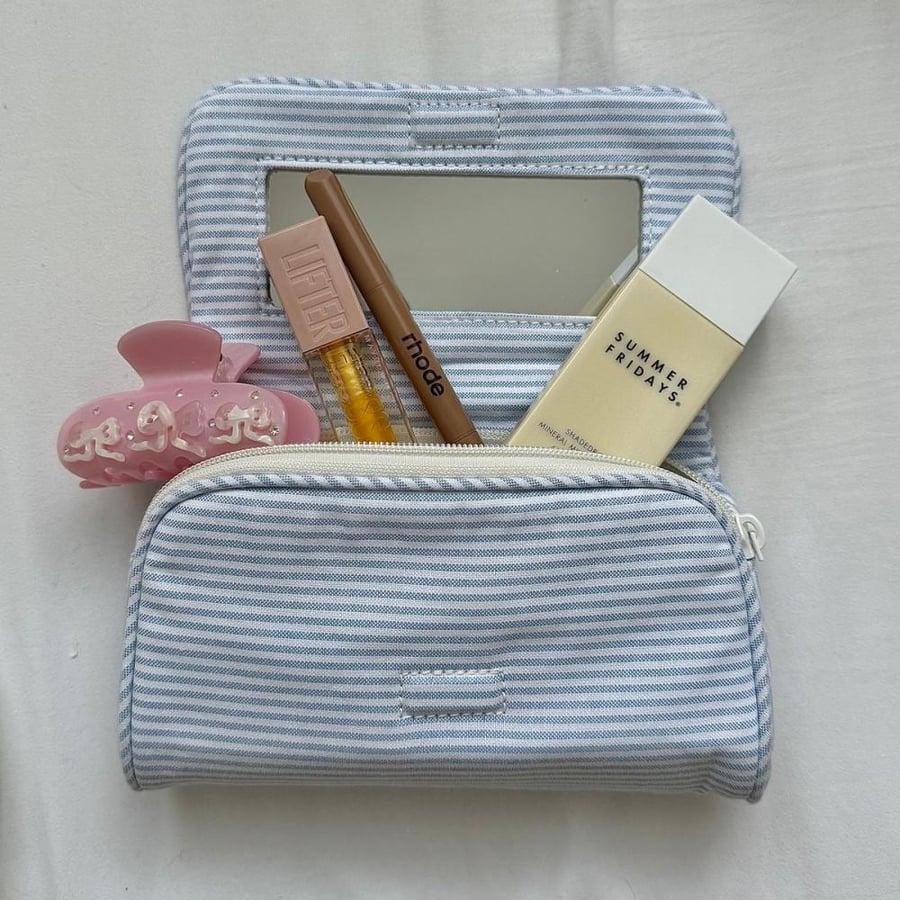brandy melville makeup bag | baby blue