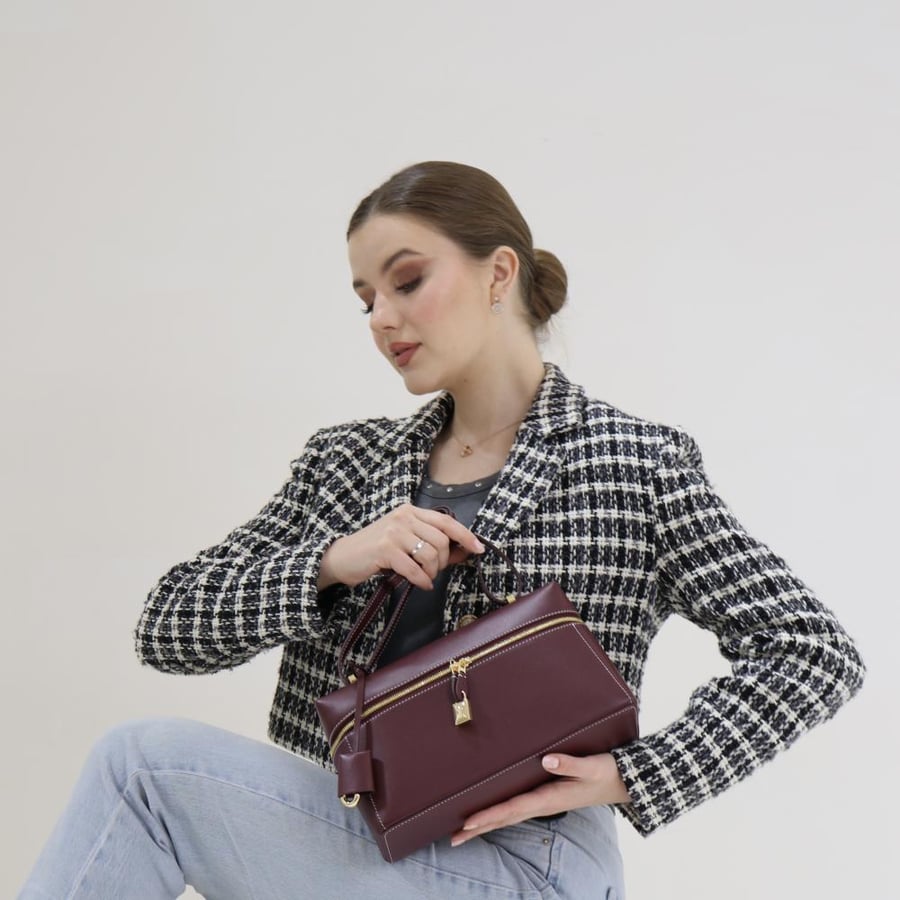 Elegant Box Bag - size 27