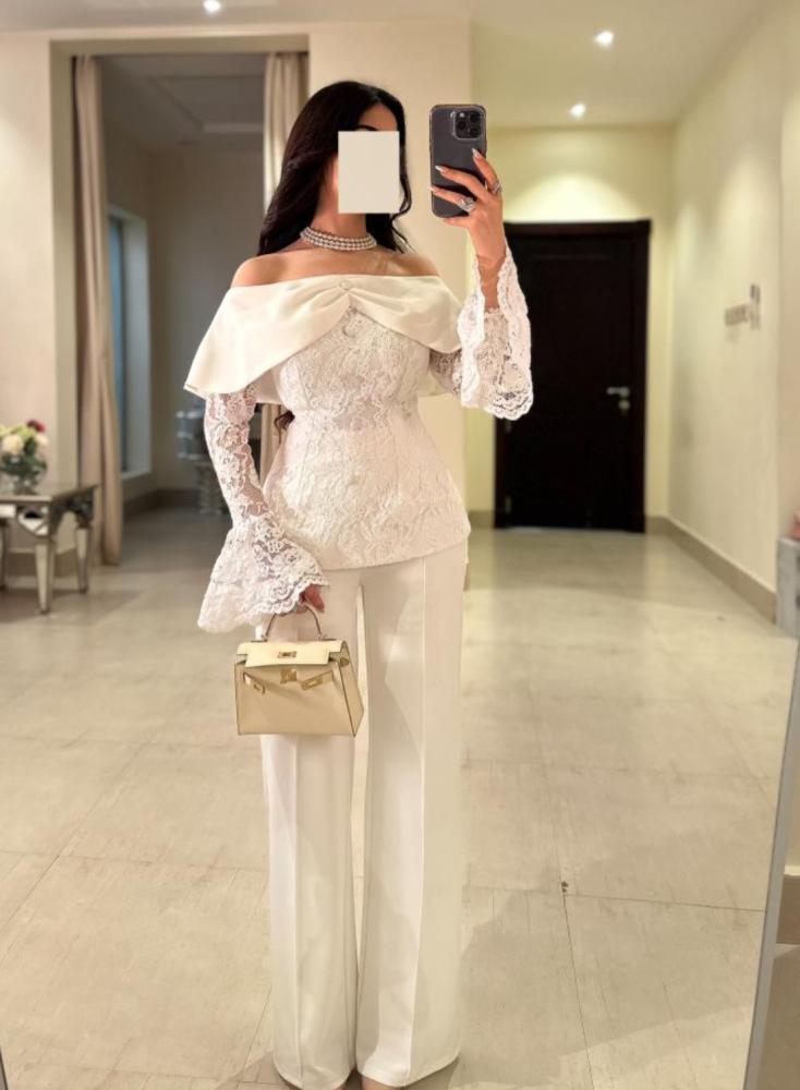 جمبسوت أبيض باربي مع تفصيل دانتيل مشجر من ماركة sky fashion