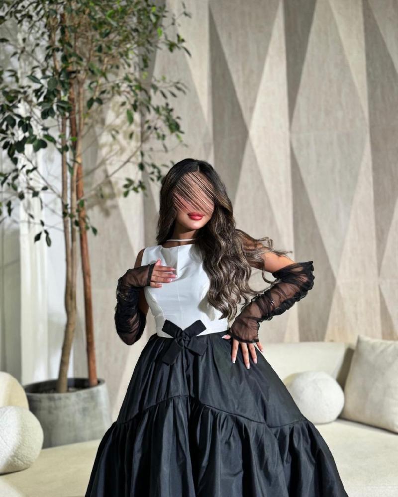 فستان سهرة أسود وأبيض بتصميم فاخر