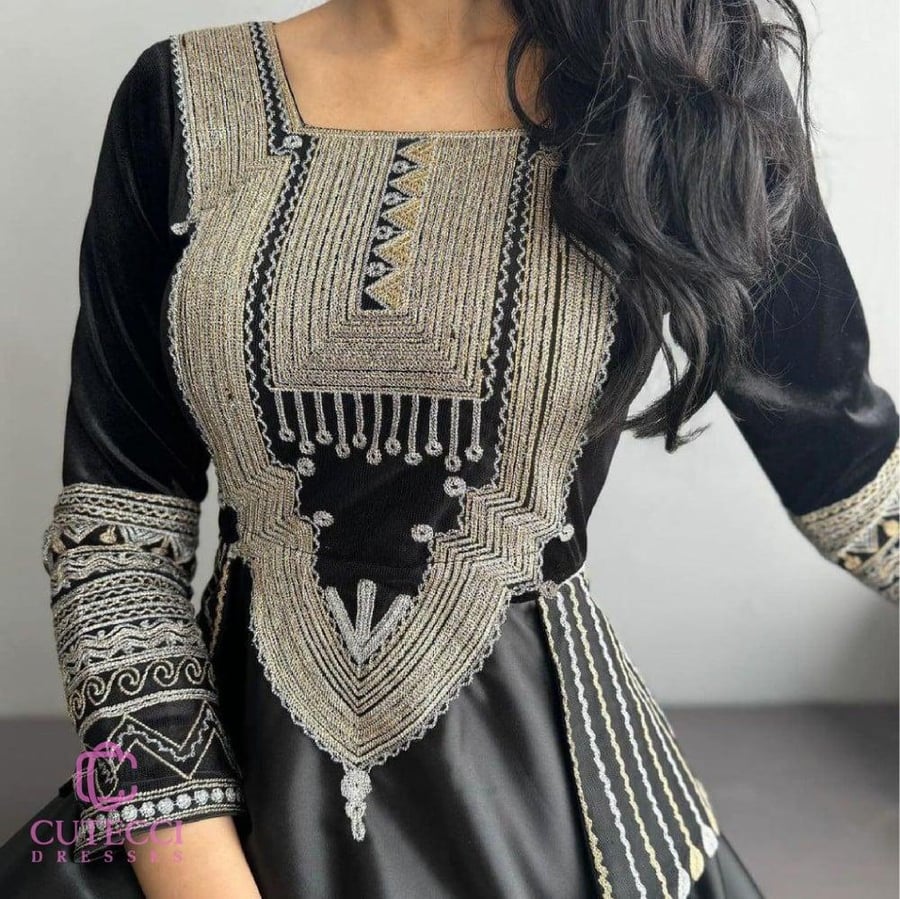 جلابية عسيرية سوداء مطرزة أنيقة
