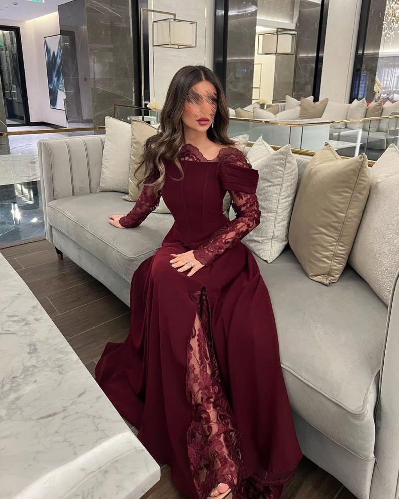 5 مميزات تجعل الفستان الأحمر الداكن من sky fashion