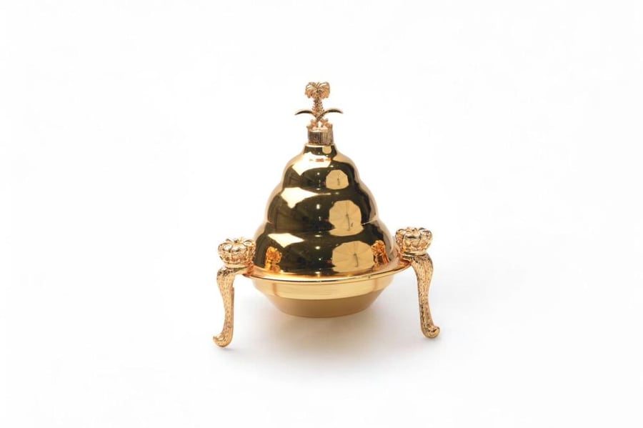 Golden date bar with legs and cover