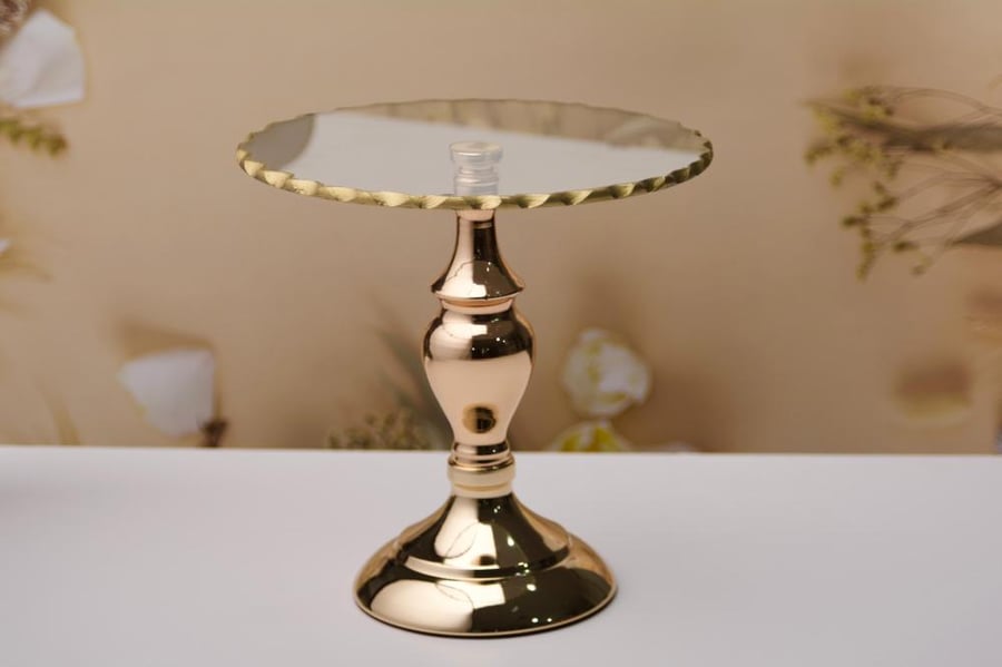 Cake stand with a base