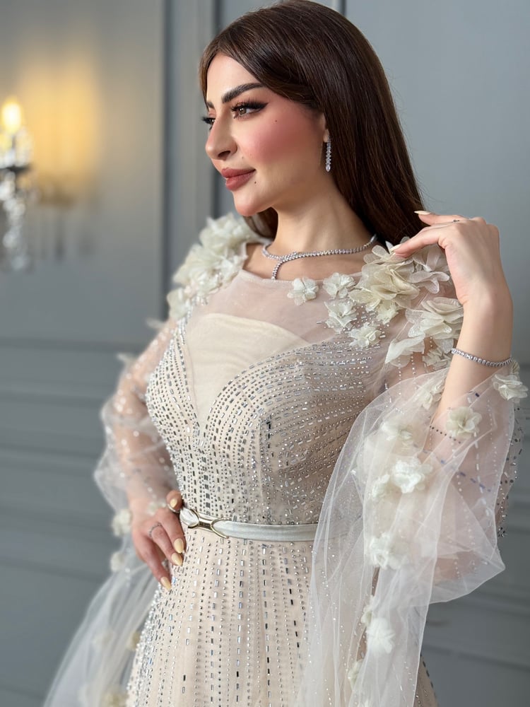 فستان سهرة بيج اكتشفي سحر السهرة بصميّم فائق الفخامة