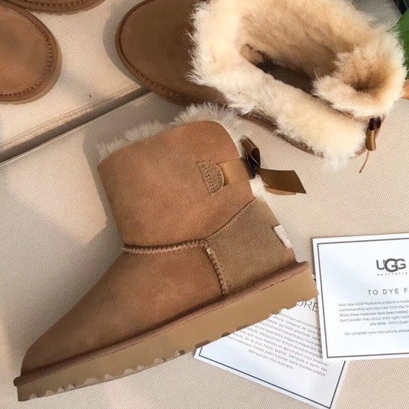 UGG Bow brown