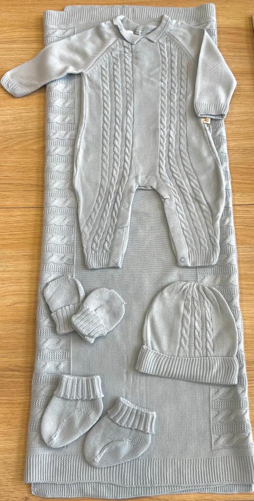 Knitted set of 5 pieces for boys from age 0 to 3 months
