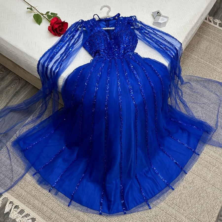 فستان نيلي طويل بخرز انيق وفخم
