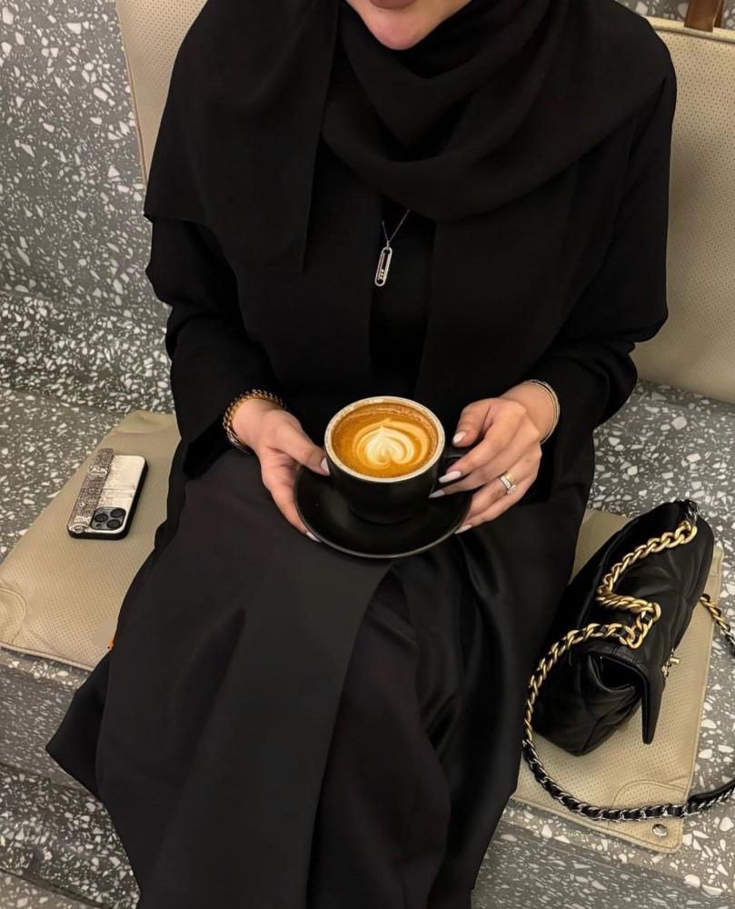 Abaya, crepe, and feteet 1179