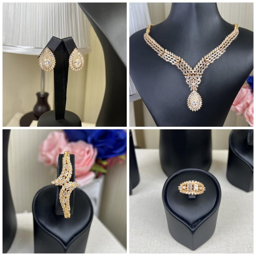 طقم بديل الذهب ملكي بلمسات ذهبية