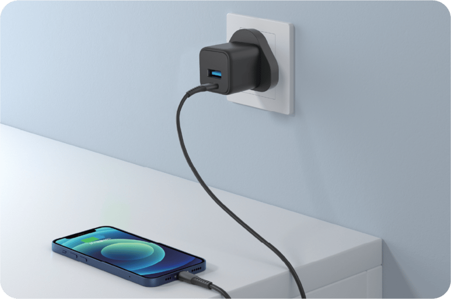 شاحن جداري بمنفذي C-Type وUSB بقدرة 20 واط من EONE