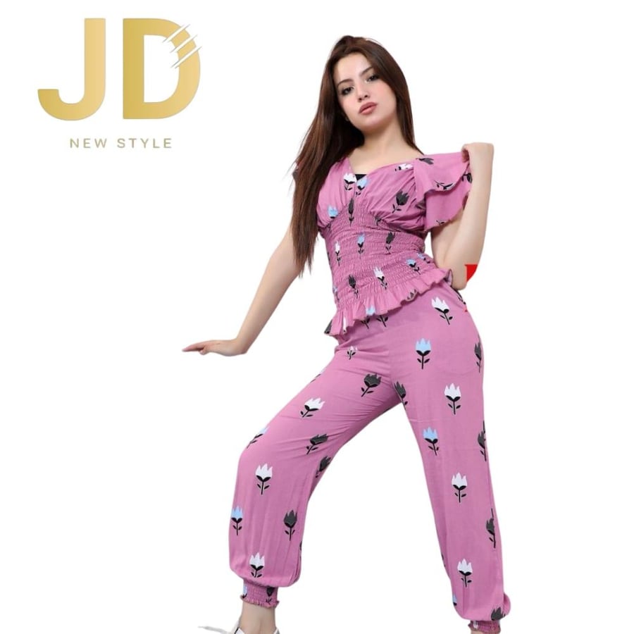 طقم بناتي صيفي مشجر بلون بيج ووردي مع بلوزة كشكش من JD New Style بتصمي
