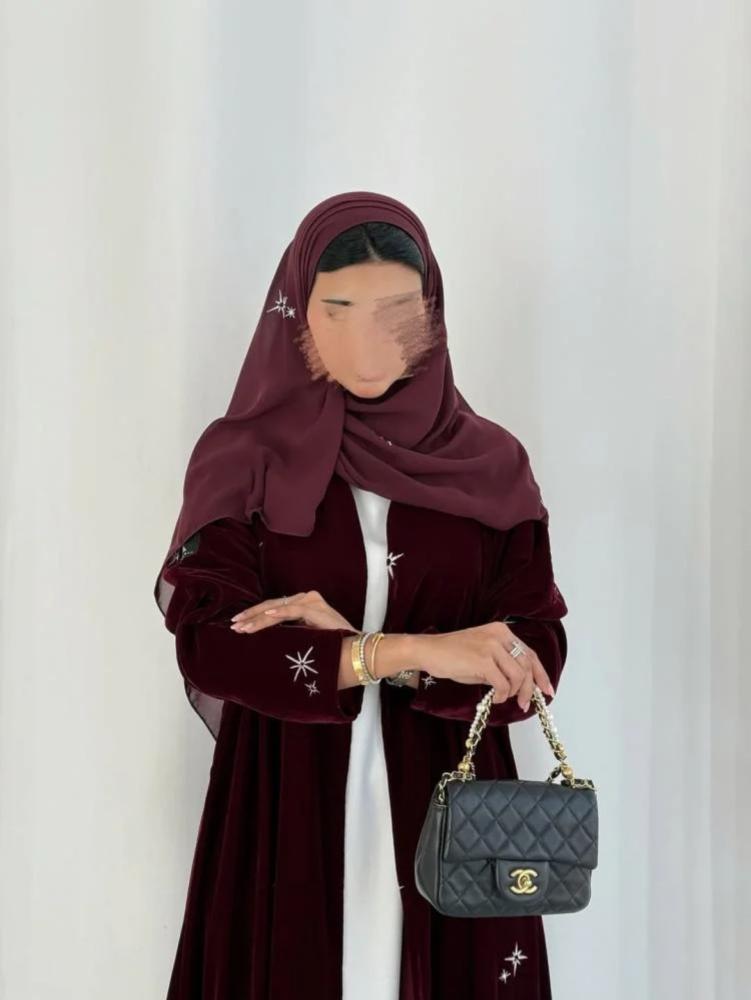 عبايه مخمل الملكية مع طرح مطرزه