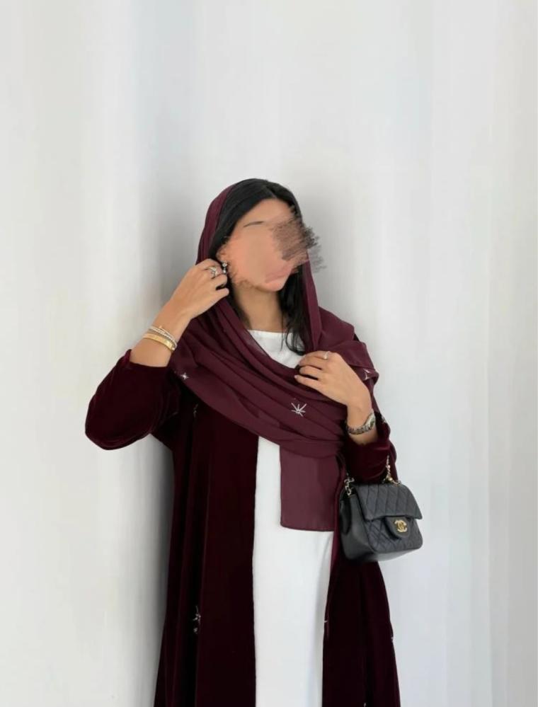 عبايه مخمل الملكية مع طرح مطرزه