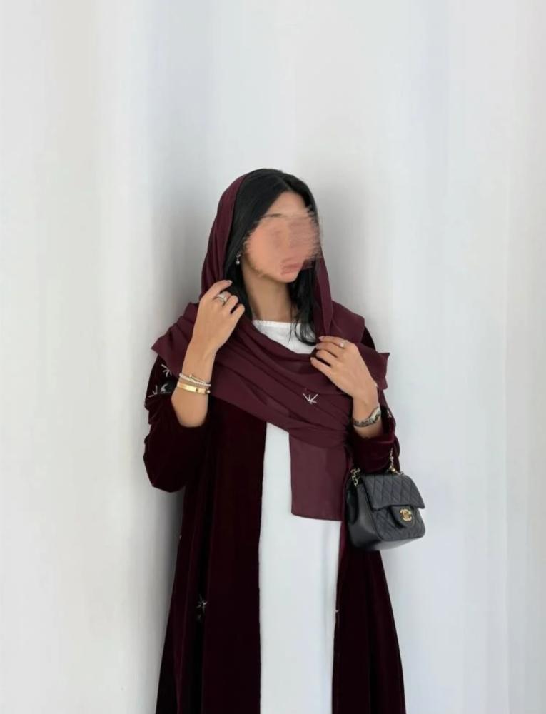 عبايه مخمل الملكية مع طرح مطرزه