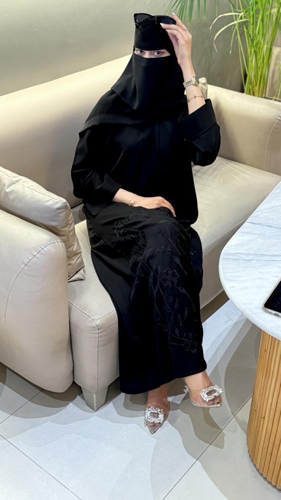عبايات مطرزة بتطريزات راقية تمنحك إطلالة مميزة في كل مناسبة