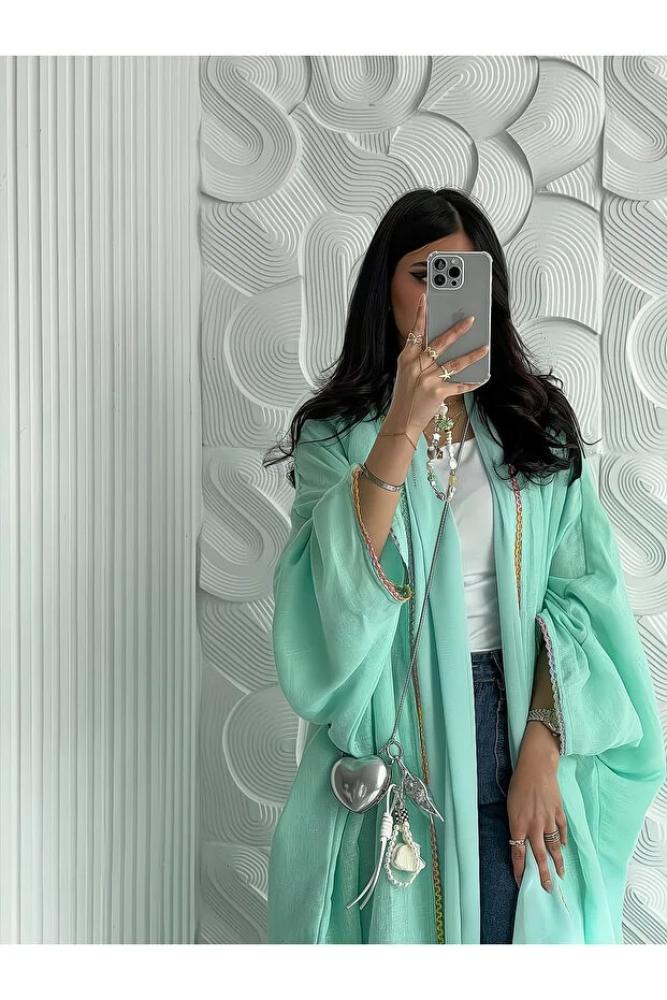 عباءة نسائية بقصة مريحة