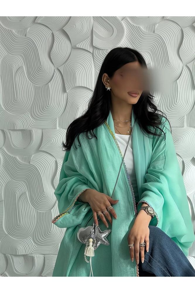 عباءة نسائية بقصة مريحة