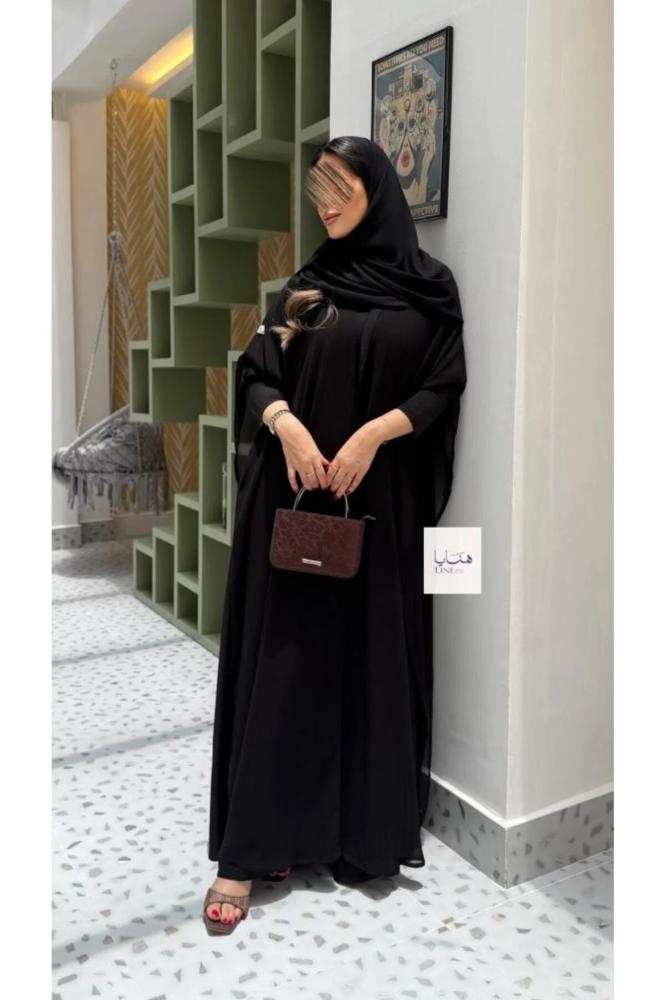 عباية نوف بقماش بلاك بيري مع طبقه شيفون قصه فراشه وكم استريتش