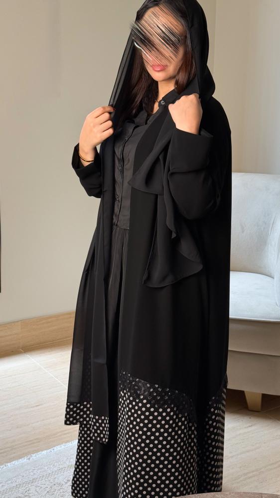عبايات سوداء شيك