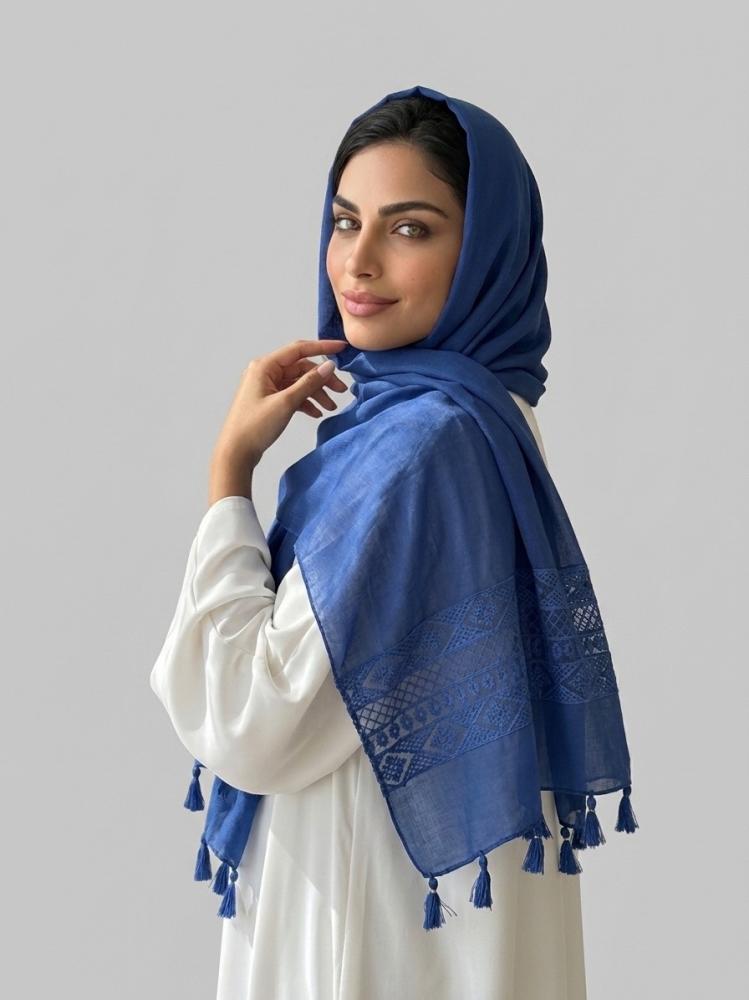 طرحة مزينة بالدانتيل أزرق نيلي