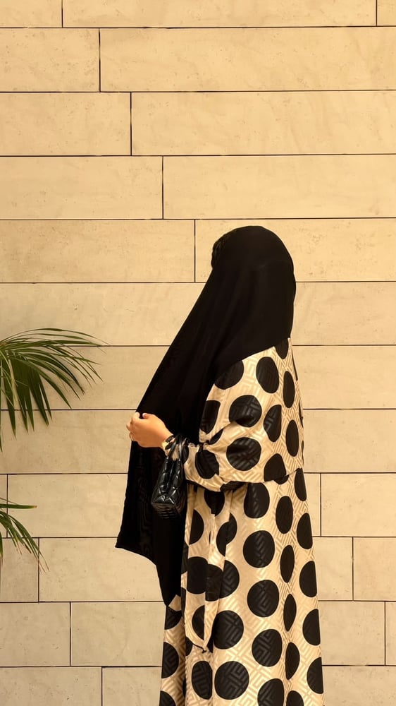 عباية لارا