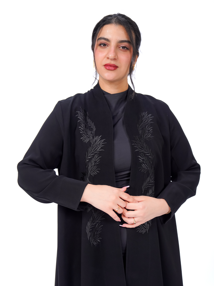 عبايه ناعمه بريشه تطريز على الصدر