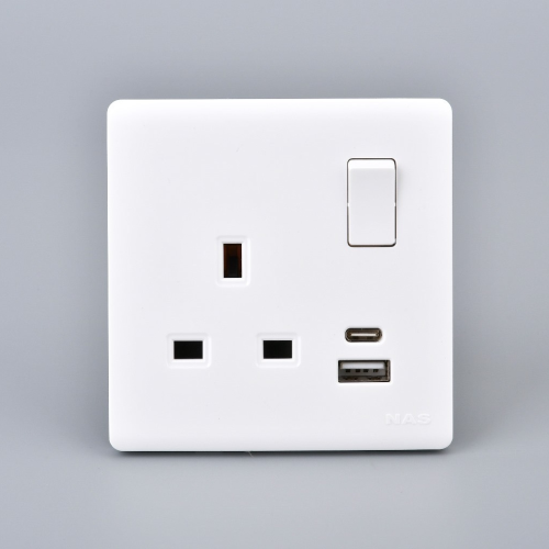 فيش 13 أمبير أبيض مع مفتاح ومنفذ USB وTYPE C