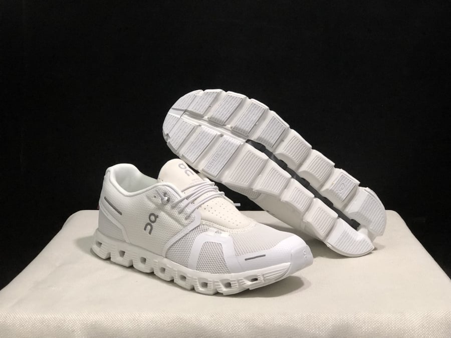 On Runing Cloud 5 "white"