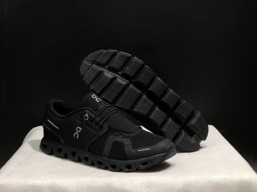 'On Runing Cloud 5 'All Black
