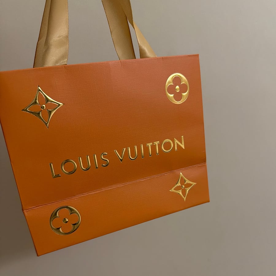 طقم Lv شامل الملحقات